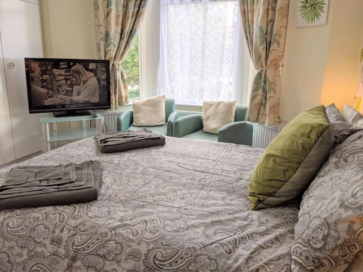Exley カーク リー ゲスト ハウス Bed & Breakfast